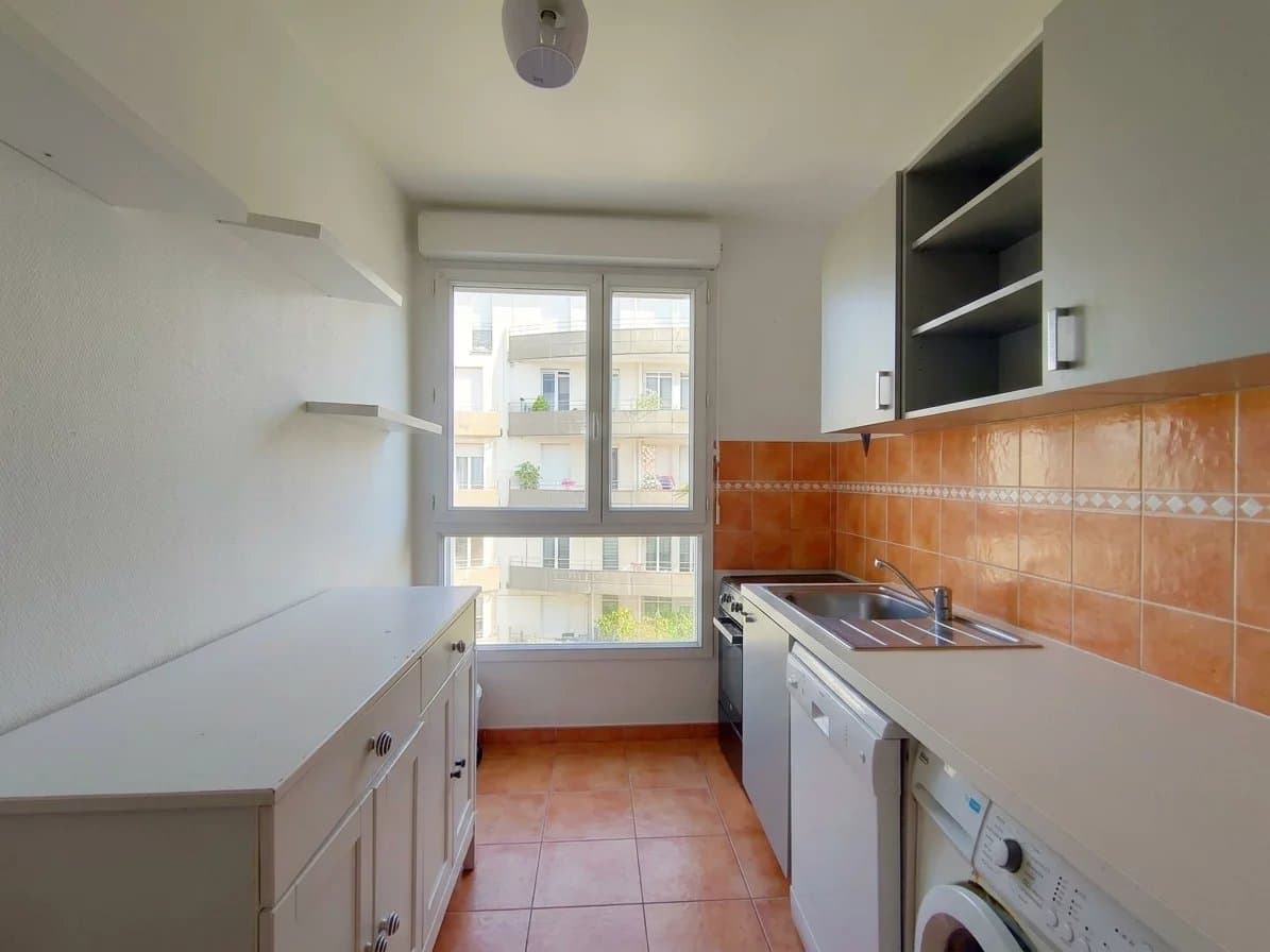 APPARTEMENT 3 PIECES AVEC ASCENSEUR, TERRASSE ET PARKING - Image 6