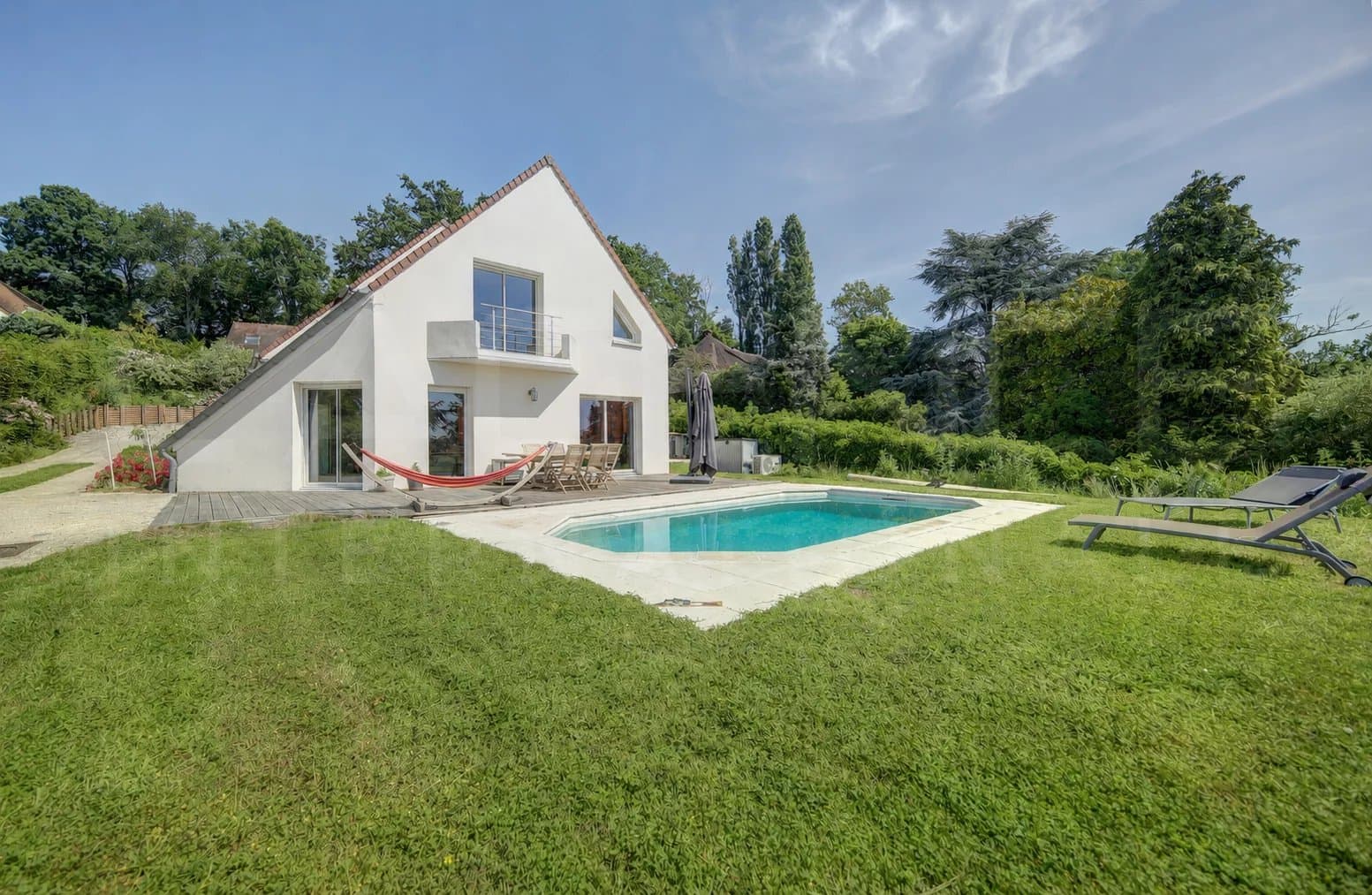 MAISON FAMILIALE AVEC VUE PANORAMIQUE ET PISCINE - Image 2