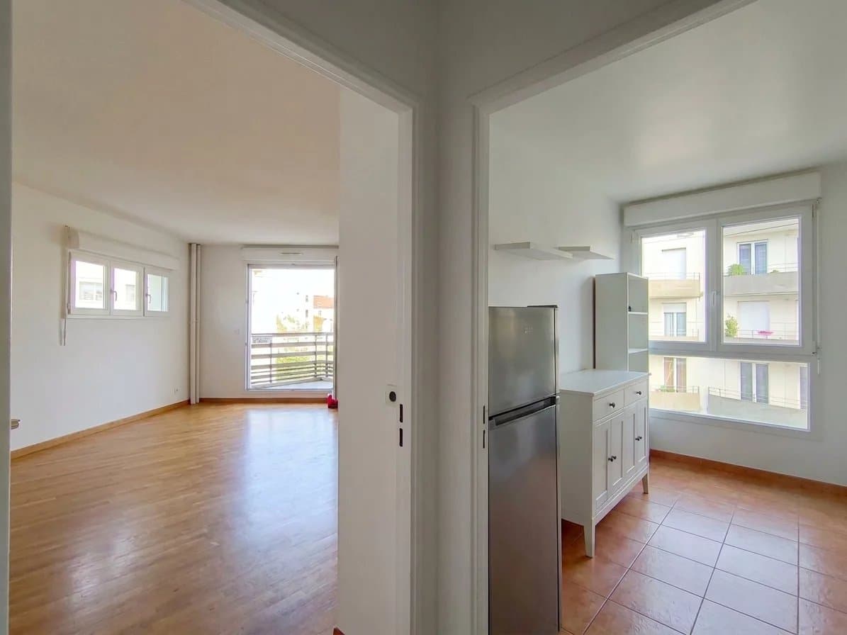 APPARTEMENT 3 PIECES AVEC ASCENSEUR, TERRASSE ET PARKING - Image 5