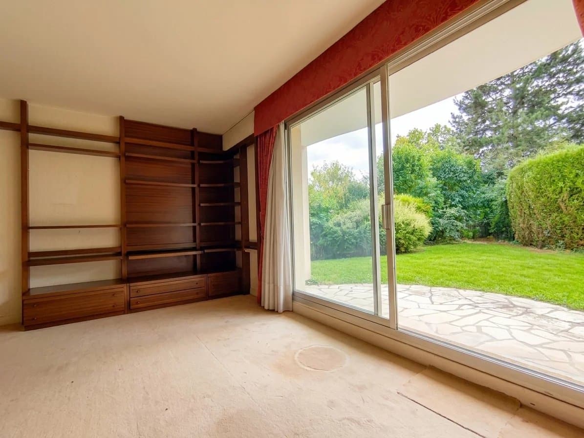 APPARTEMENT AVEC JARDIN PRIVATIF, CAVES ET PARKING - Image 3