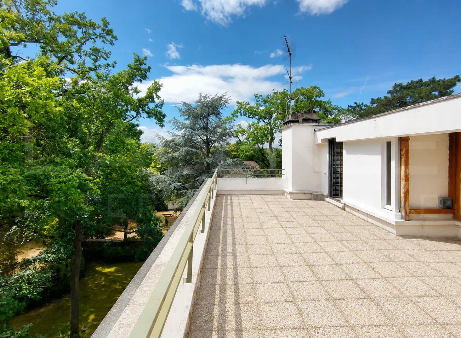 DUPLEX DERNIER ETAGE AVEC TERRASSE - Image 3