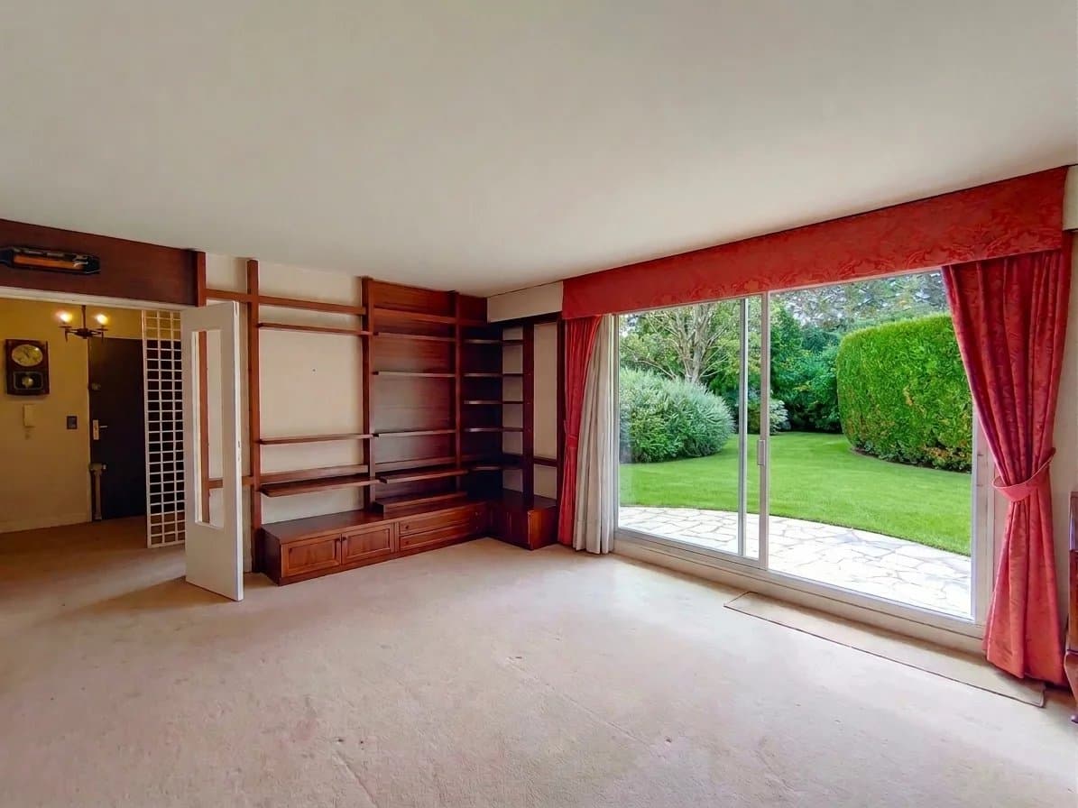 APPARTEMENT AVEC JARDIN PRIVATIF, CAVES ET PARKING - Image 2
