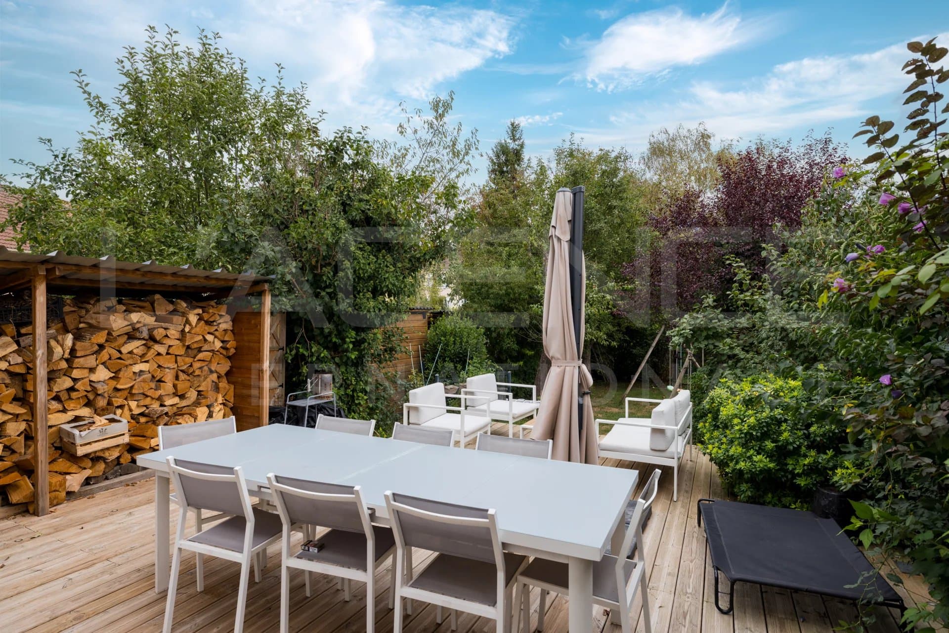 MAISON FAMILIALE DANS UN ENVIRONNEMENT CALME ET VERDOYANT - Image 2