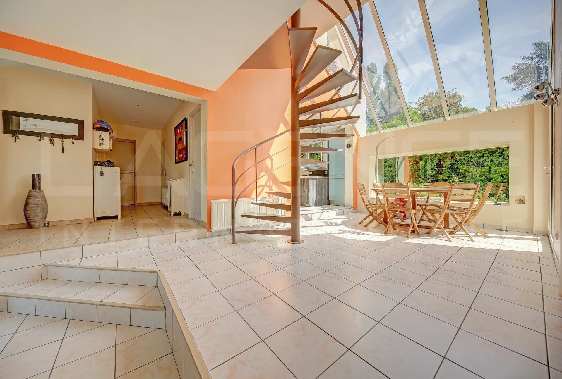 MAISON FAMILIALE AVEC VUE PANORAMIQUE ET PISCINE - Image 8