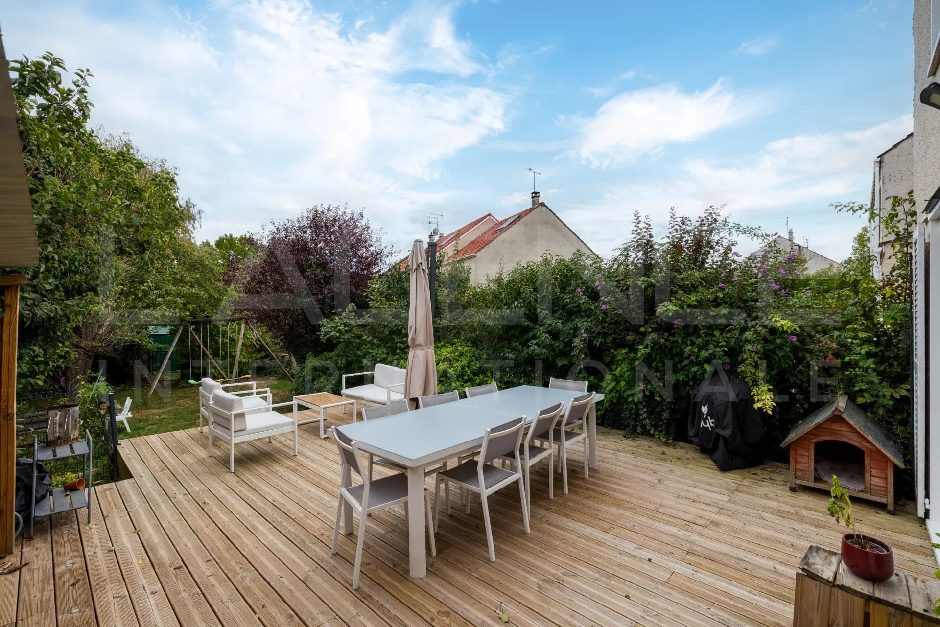 MAISON FAMILIALE DANS UN ENVIRONNEMENT CALME ET VERDOYANT - Image 7