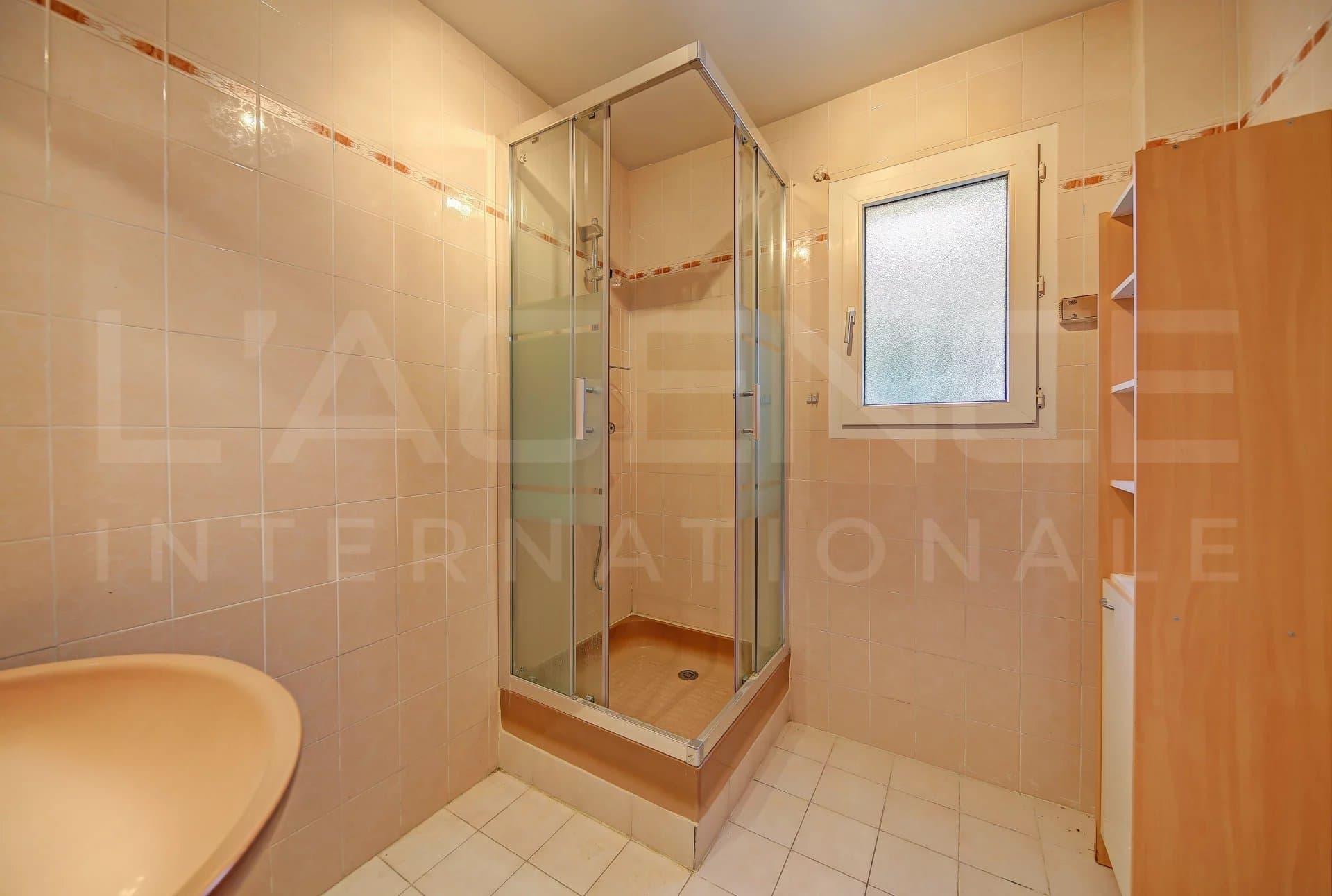 MAISON FAMILIALE AVEC VUE PANORAMIQUE ET PISCINE - Image 13
