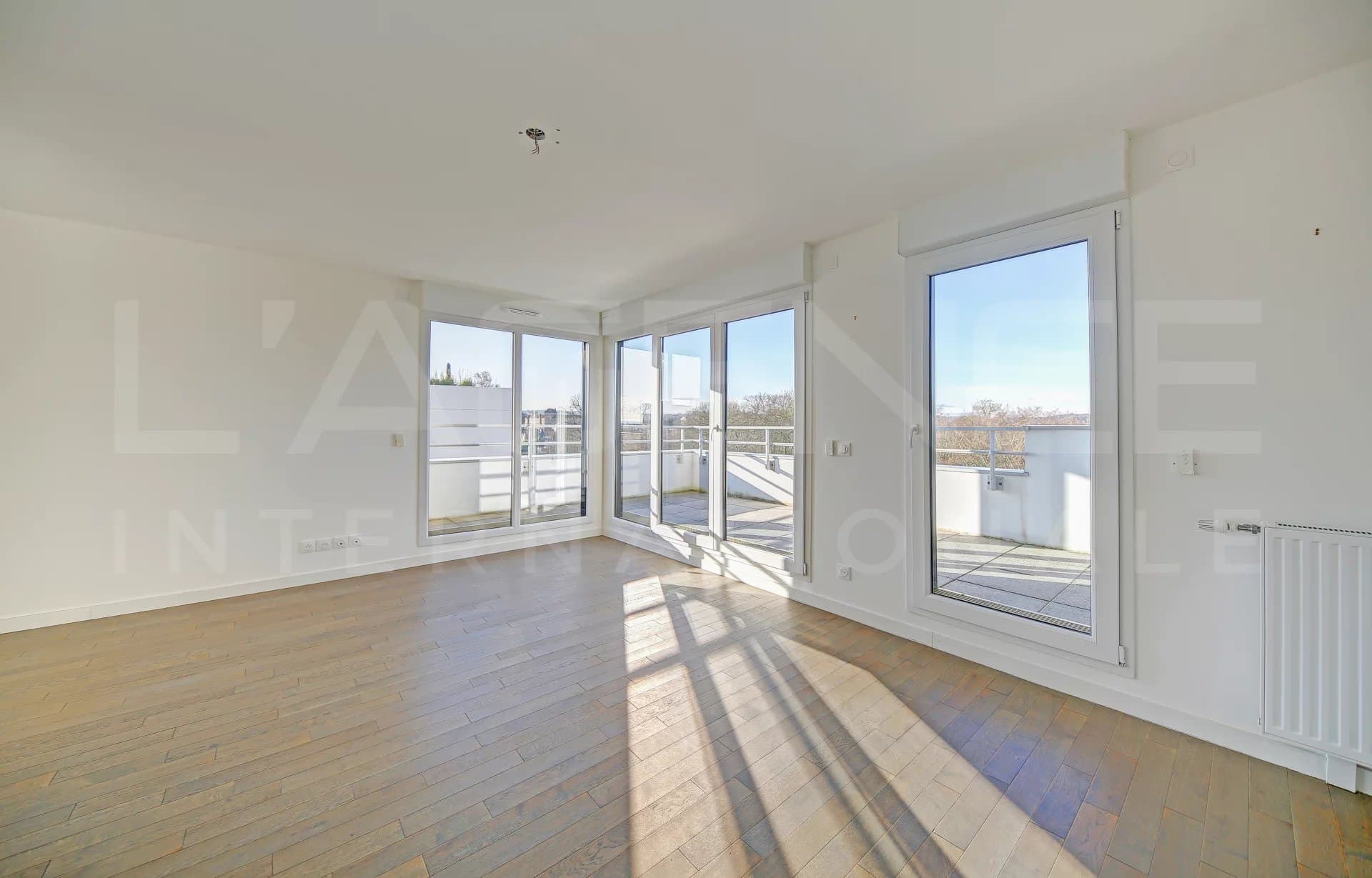 RECENT APARTMENT WITH NICE VIEWS - Image 4