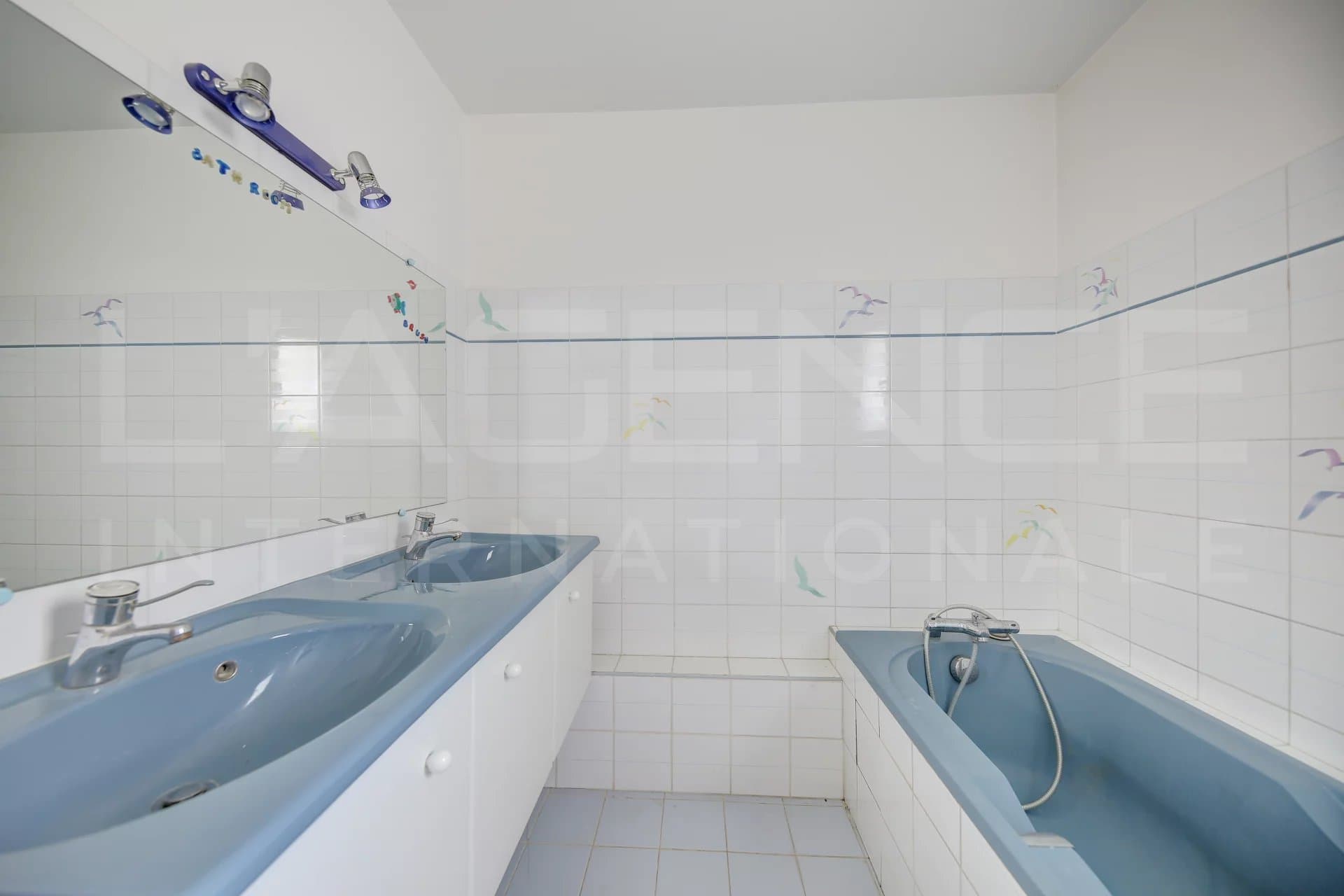 MAISON FAMILIALE AVEC VUE PANORAMIQUE ET PISCINE - Image 22