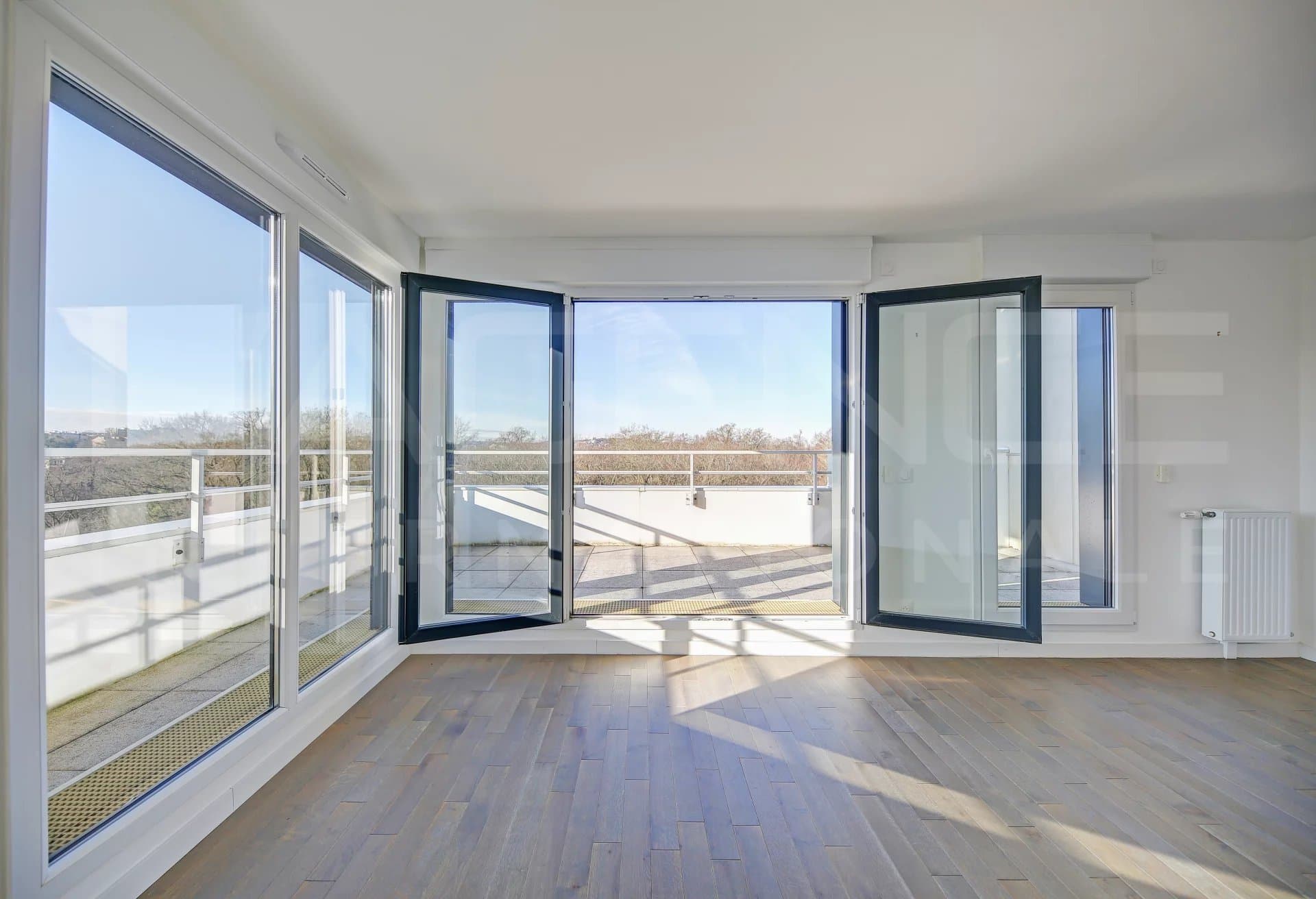 RECENT APARTMENT WITH NICE VIEWS - Image 1