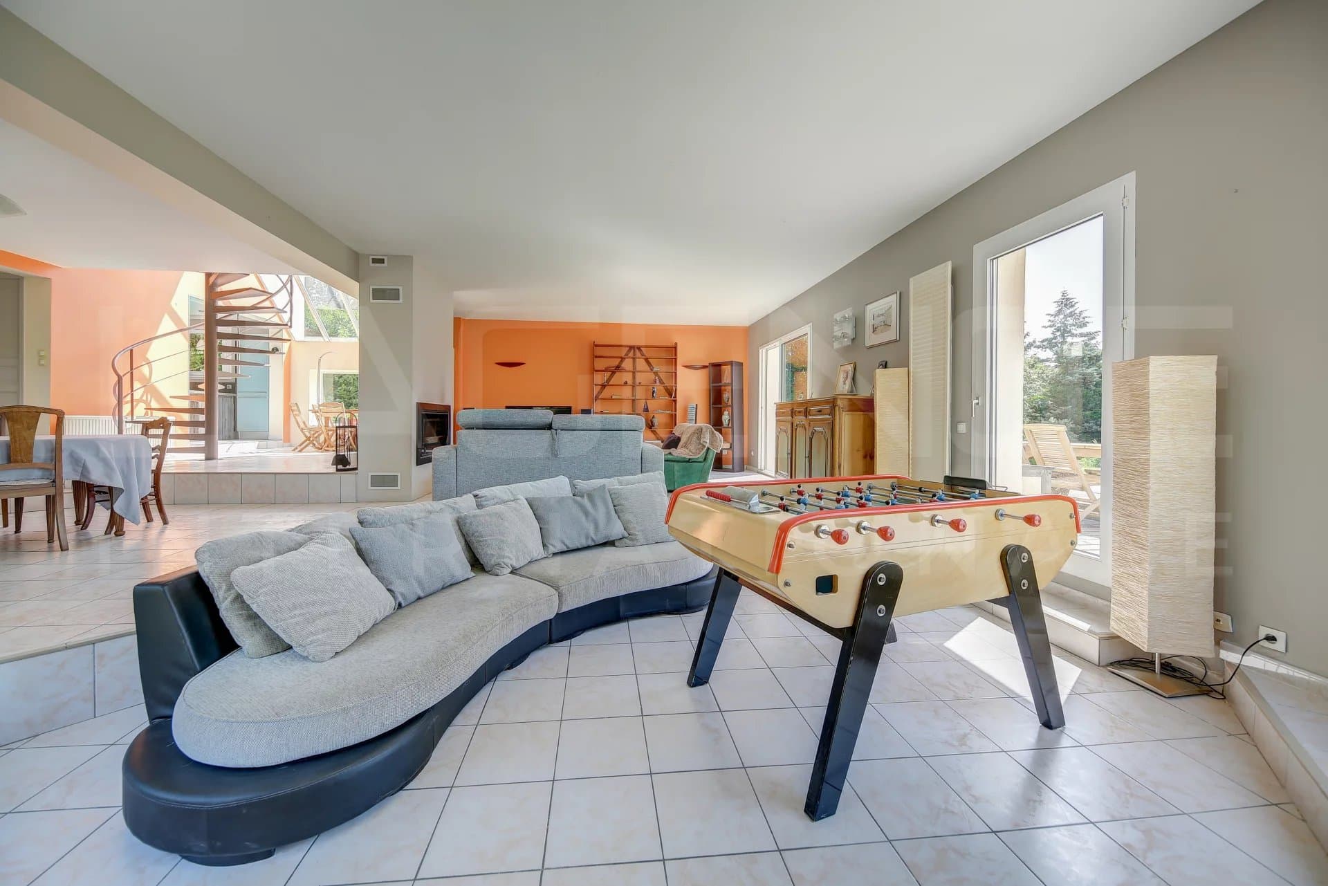 MAISON FAMILIALE AVEC VUE PANORAMIQUE ET PISCINE - Image 5