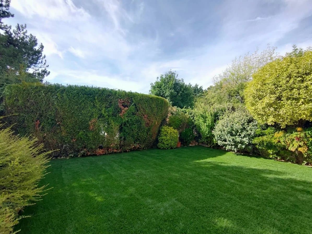 APPARTEMENT AVEC JARDIN PRIVATIF, CAVES ET PARKING - Image 6