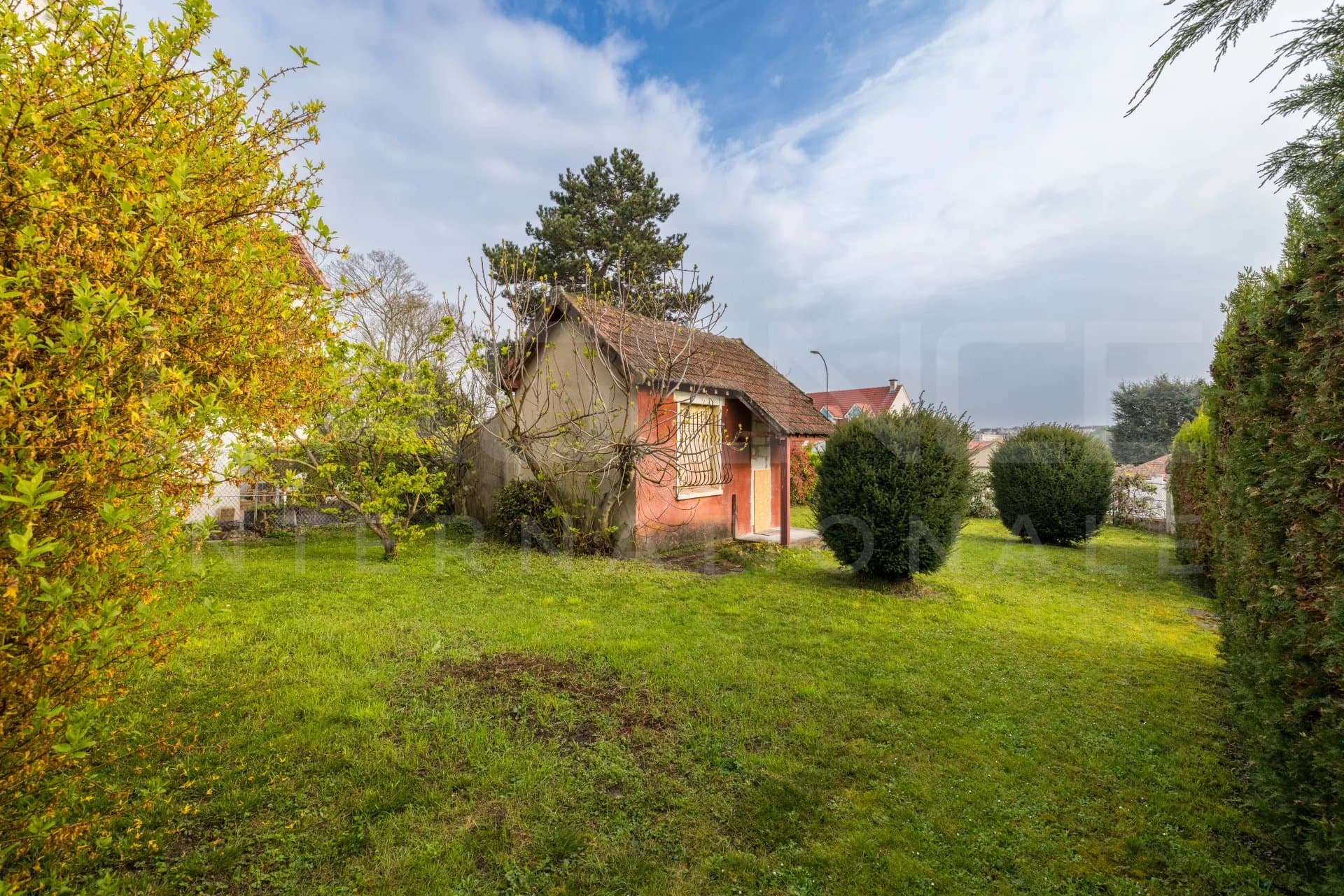 BUILDING LOT WITH UTILITIES - Image 4