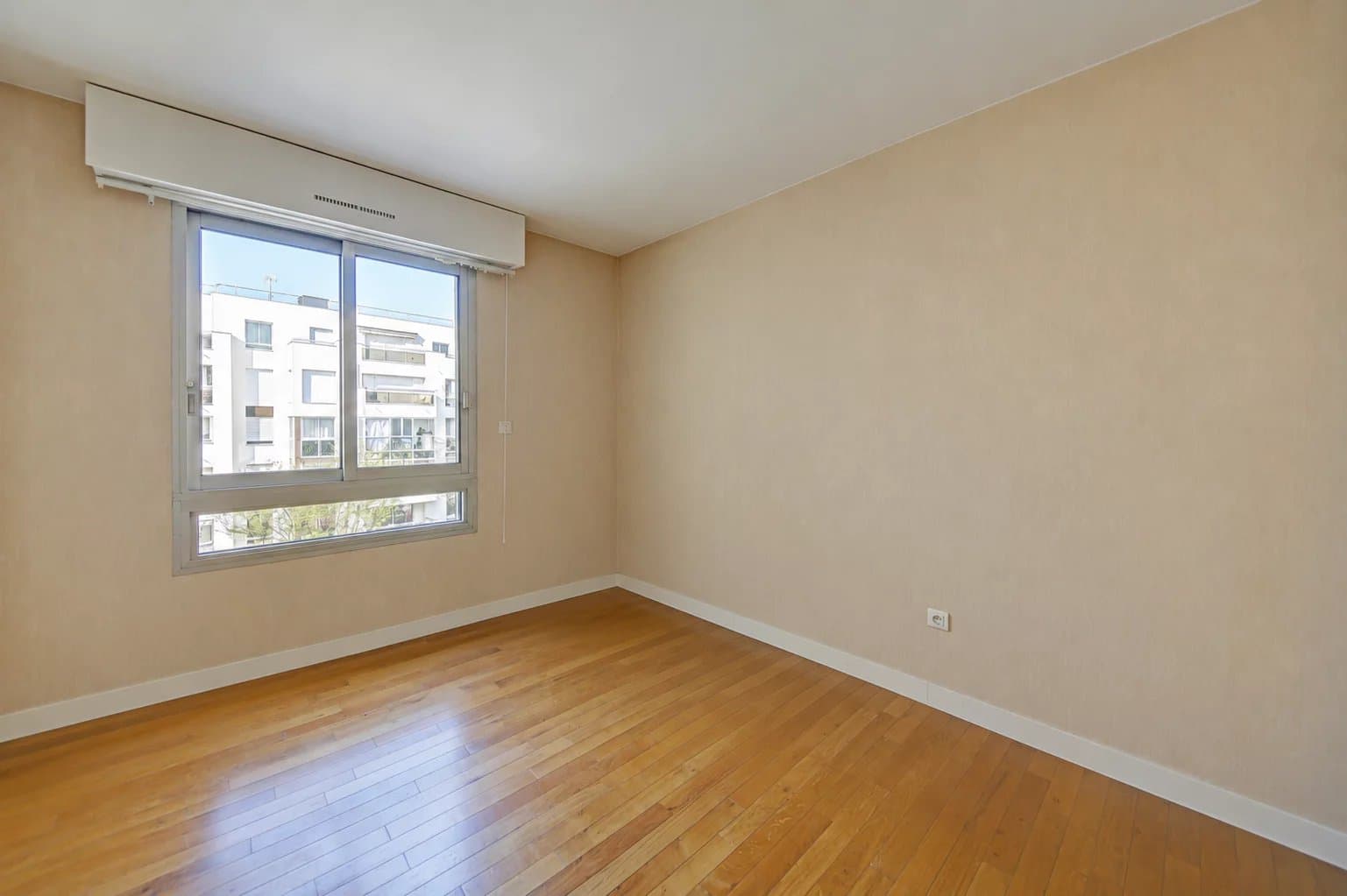 3-PIECE APARTMENT ON THE TOP FLOOR WITH CELLAR AND PARKING - Image 11