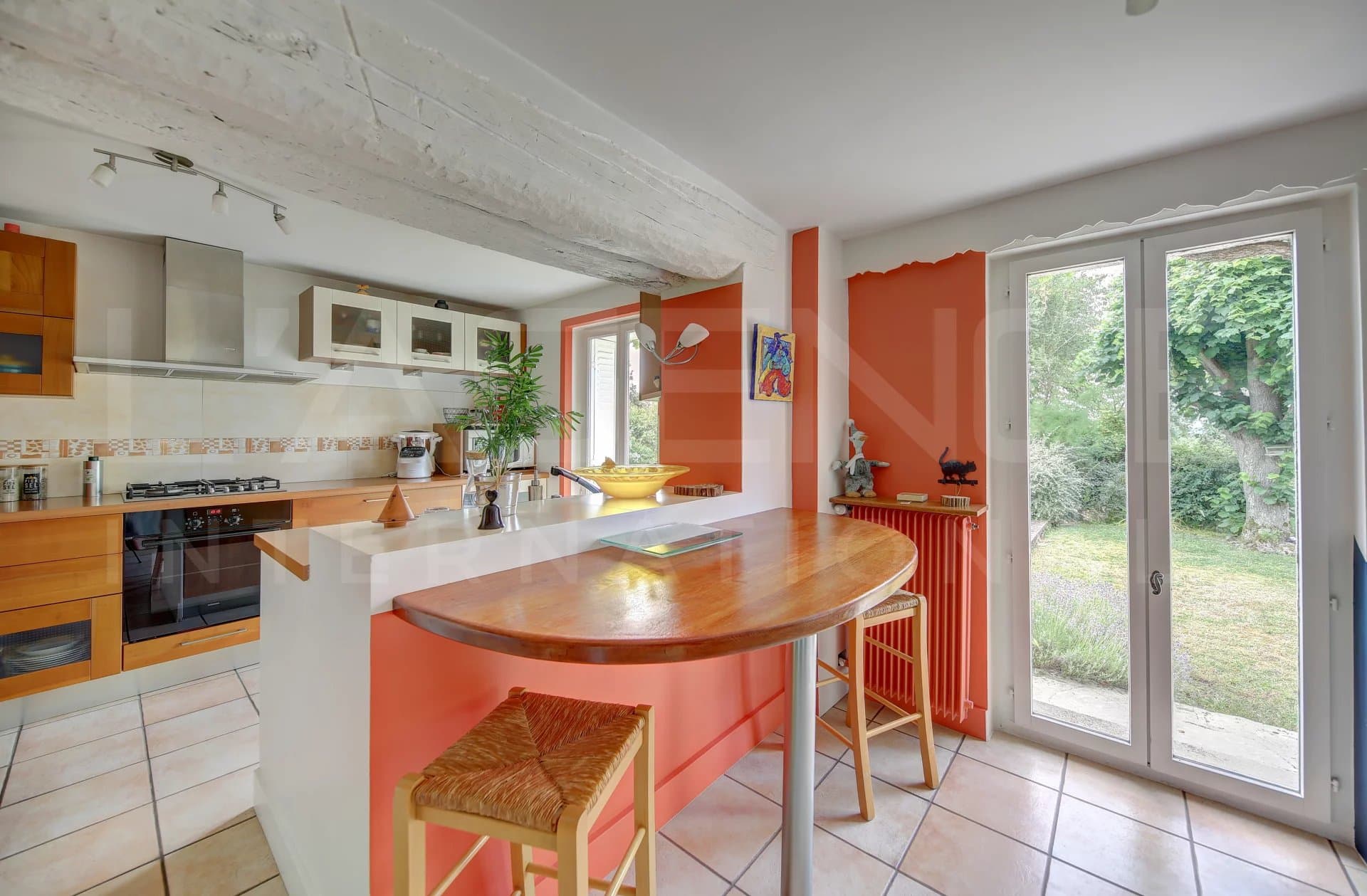 BEAUTIFUL PROPERTY WITH NICE LANDSCAPED GARDEN - Image 9
