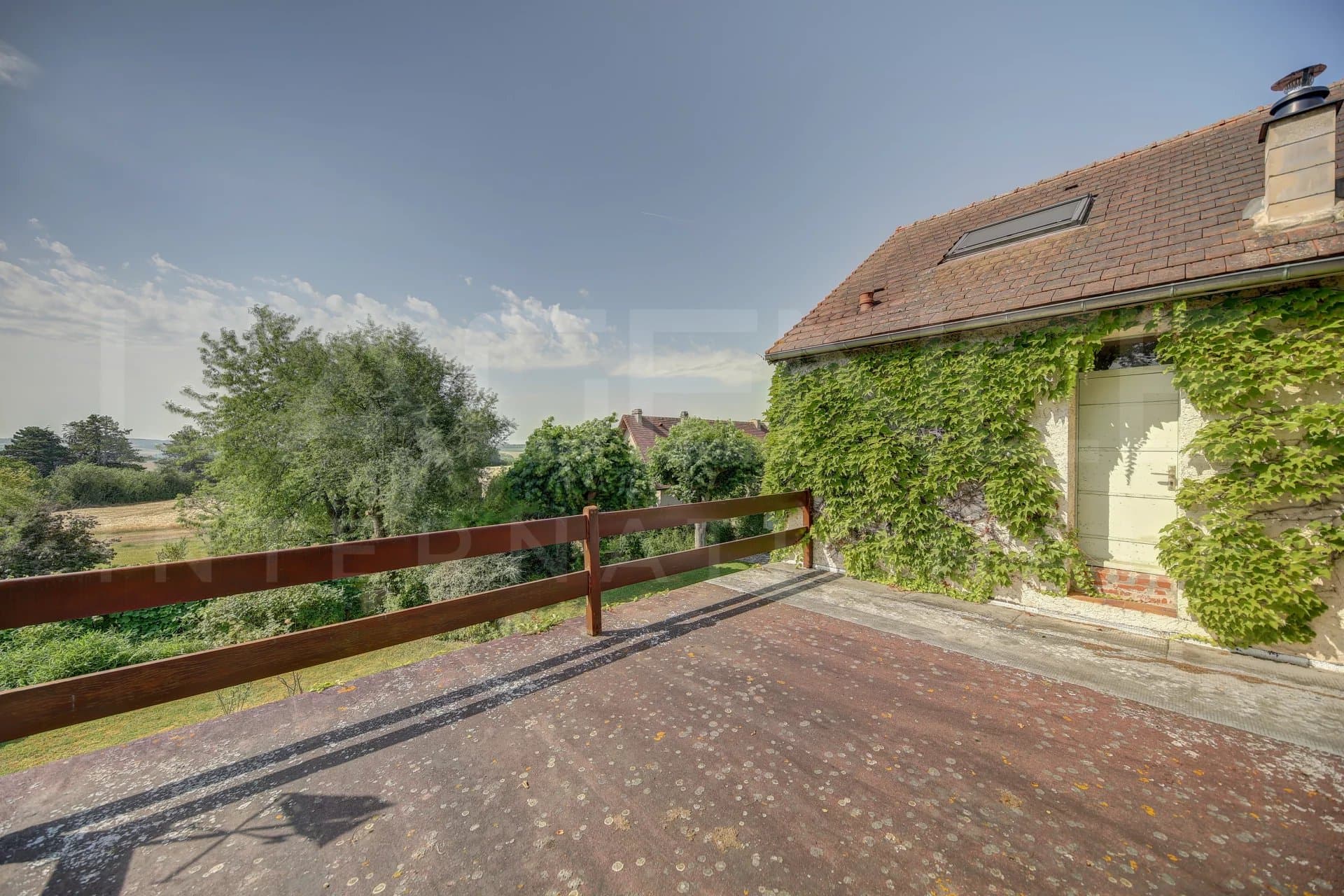 BEAUTIFUL PROPERTY WITH NICE LANDSCAPED GARDEN - Image 13