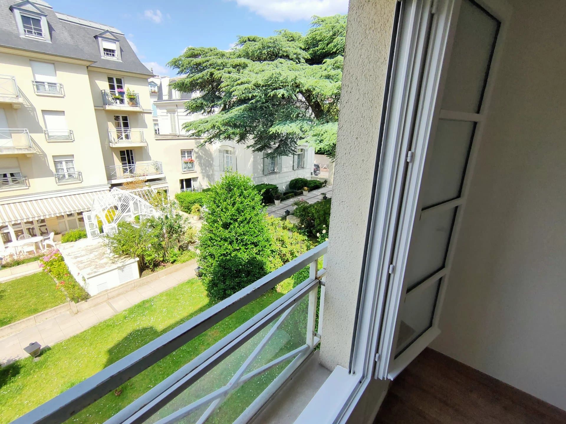 SAINT-GERMAIN-EN-LAYE - FLAT WITH ONE BEDROOM - Image 6