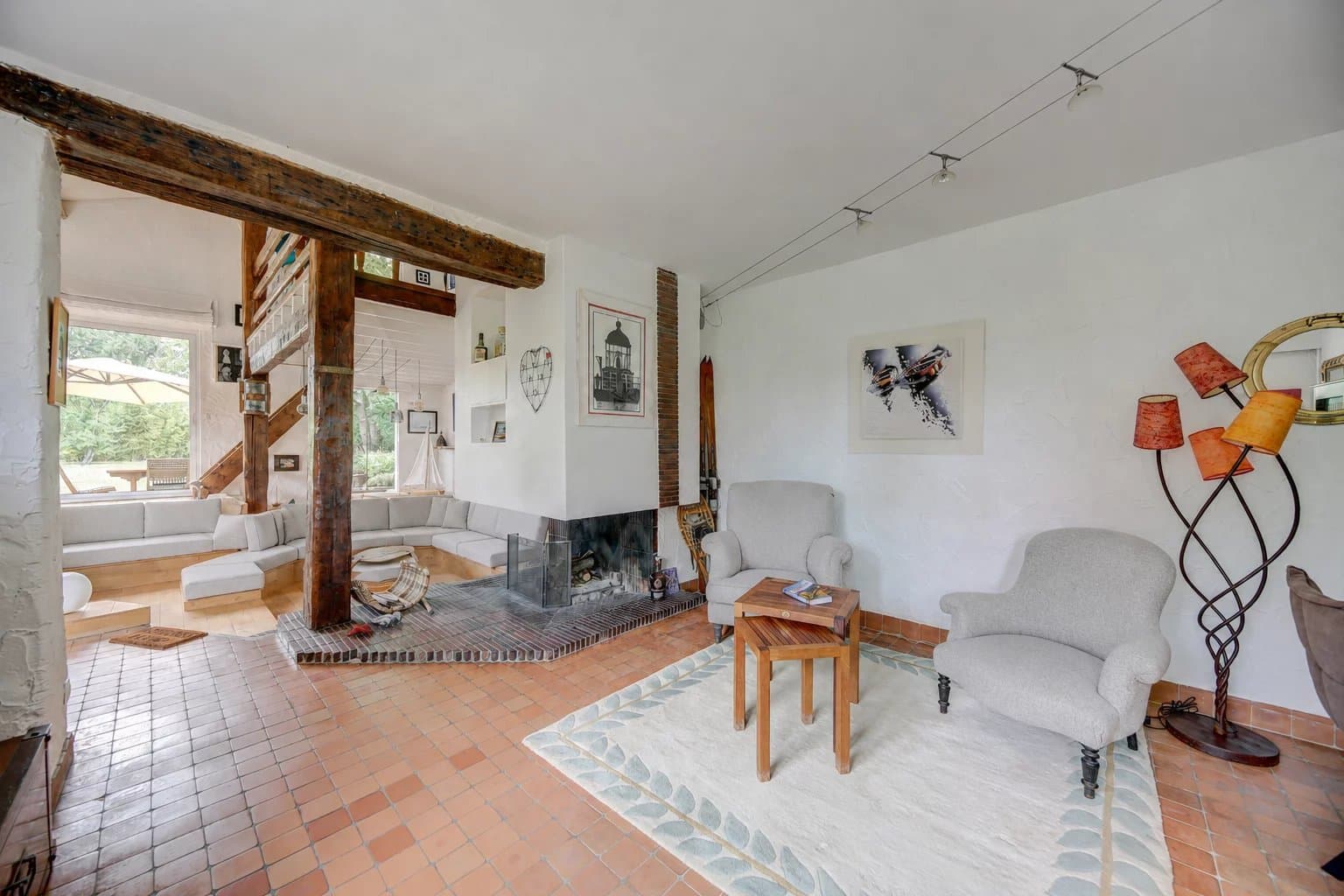 BEAUTIFUL PROPERTY WITH NICE LANDSCAPED GARDEN - Image 5