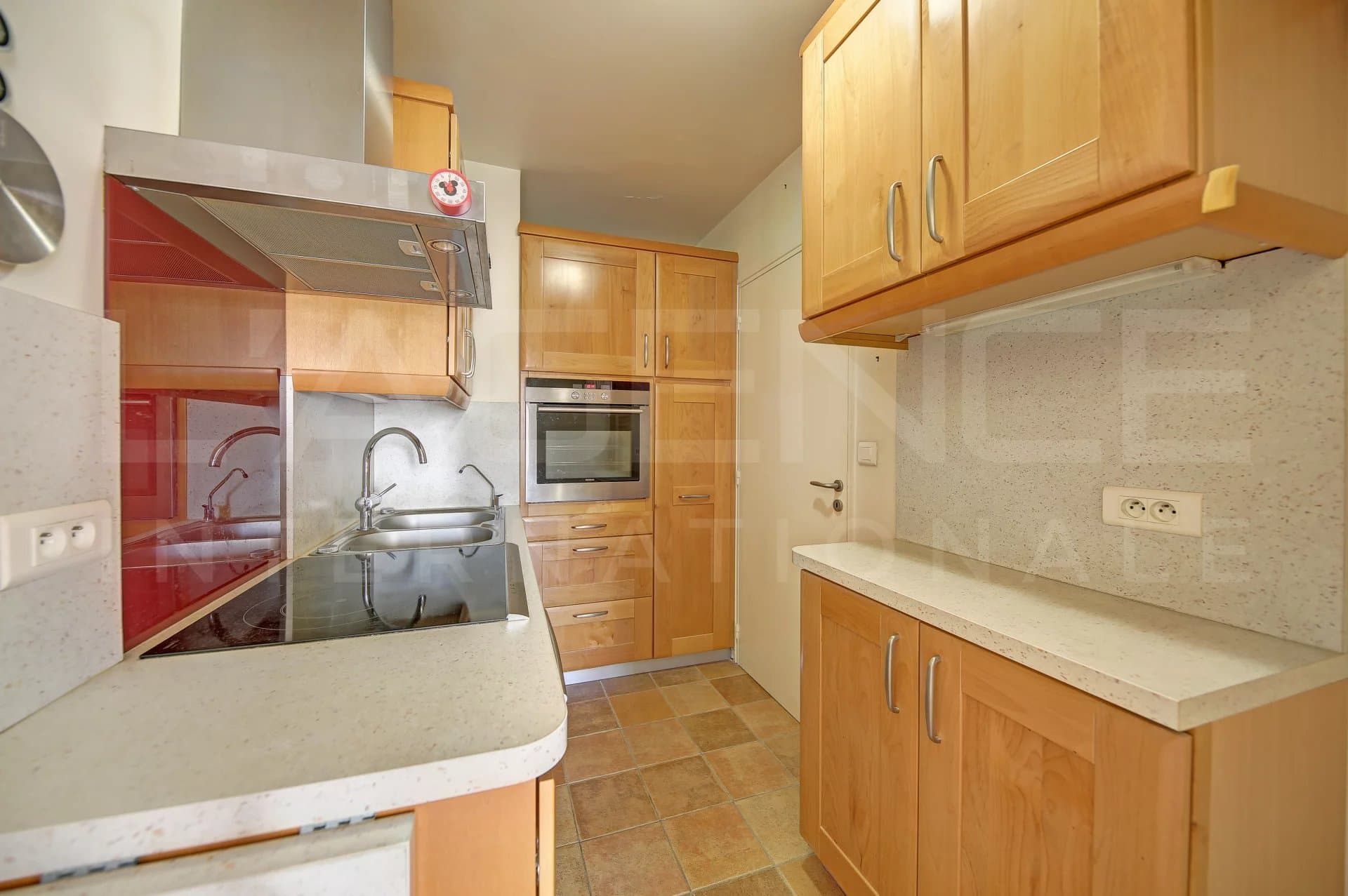 3-PIECE APARTMENT ON THE TOP FLOOR WITH CELLAR AND PARKING - Image 6
