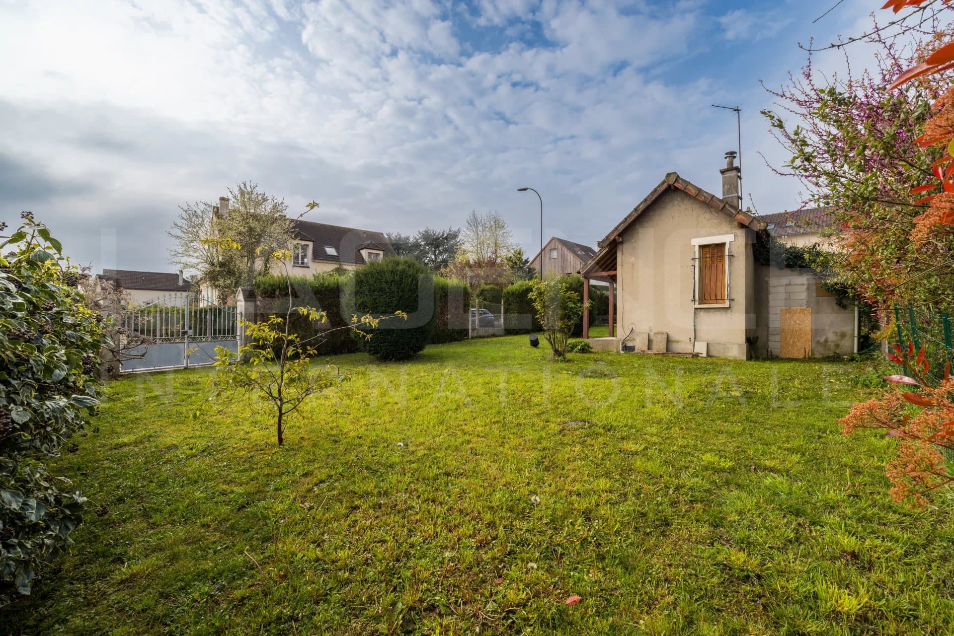 BUILDING LOT WITH UTILITIES - Image 2