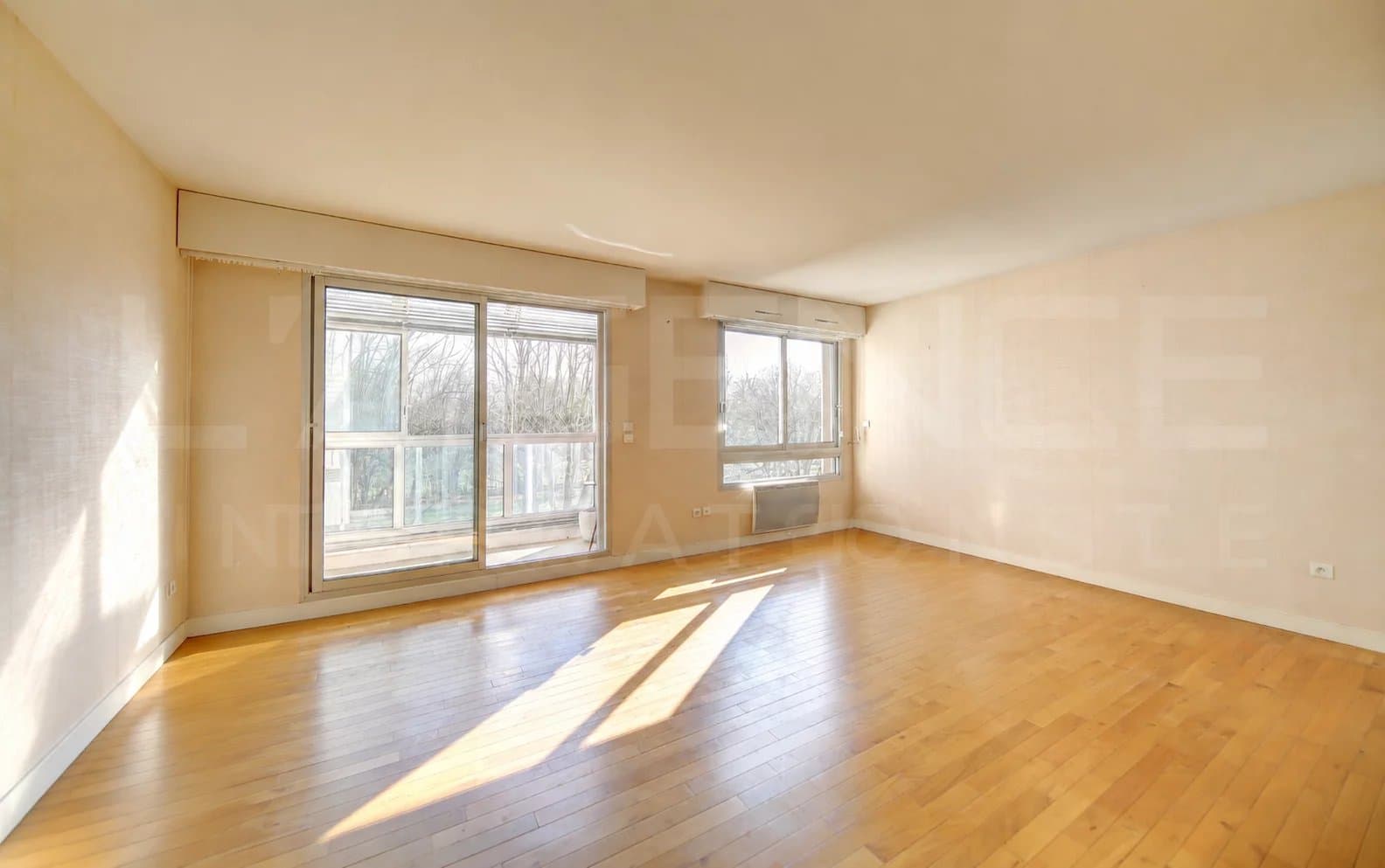 3-PIECE APARTMENT ON THE TOP FLOOR WITH CELLAR AND PARKING - Image 2
