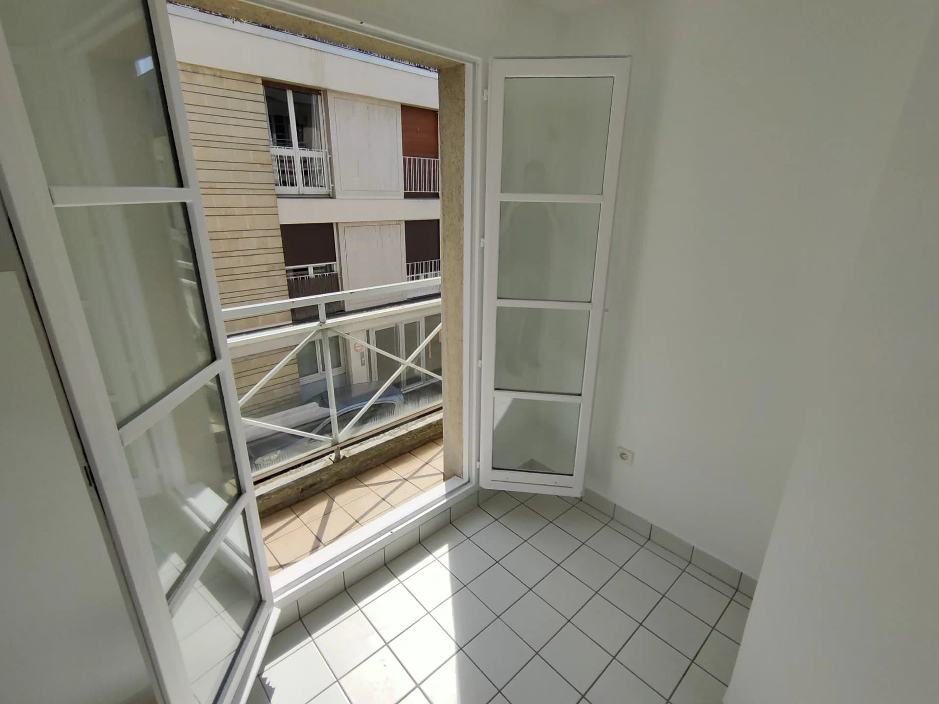 SAINT-GERMAIN-EN-LAYE - FLAT WITH ONE BEDROOM - Image 8