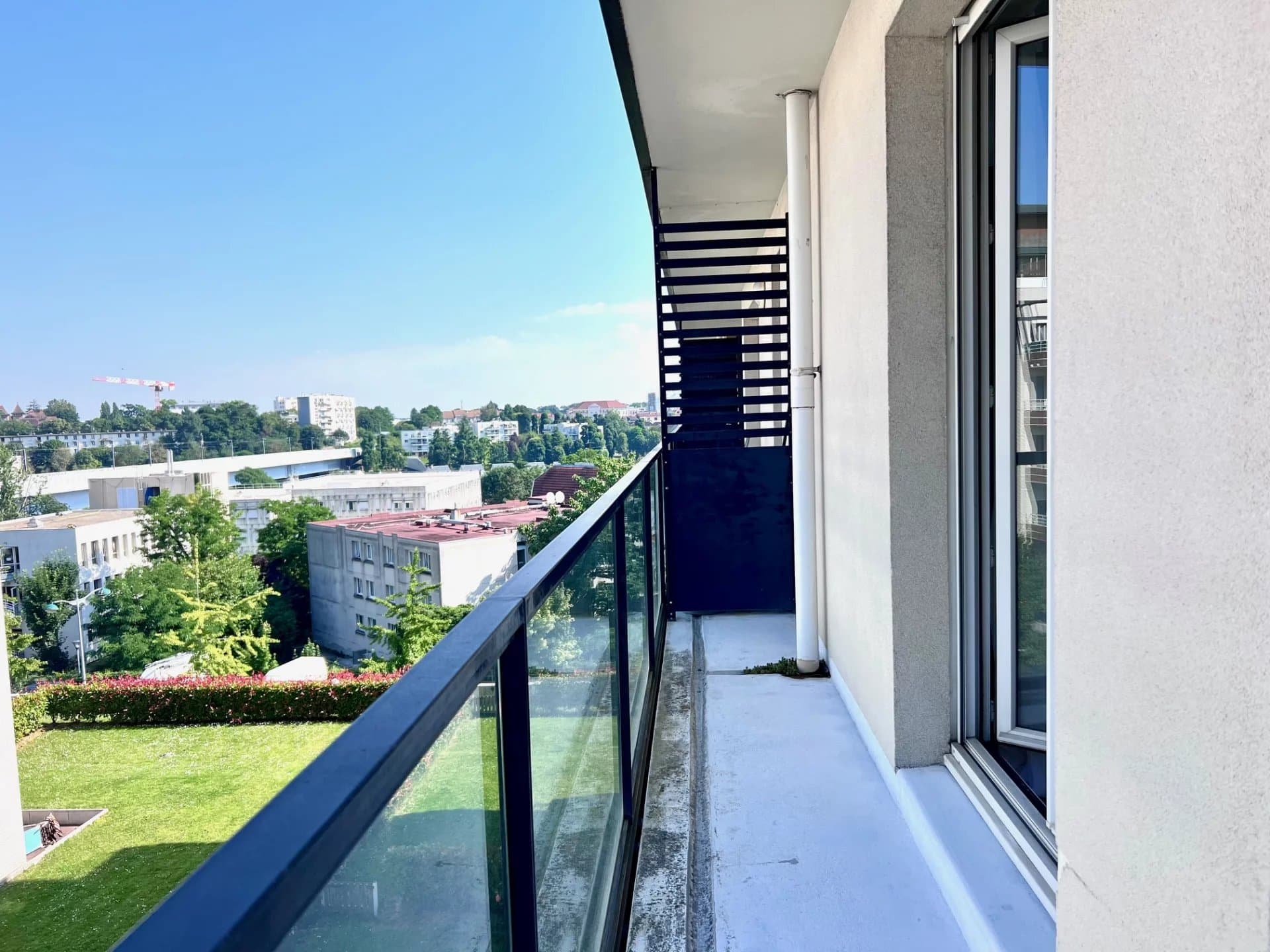 SAINT-GERMAIN-EN-LAYE - Appartement 2 pièces à LOUER MEUBLÉ avec balcon et parking - Image 2