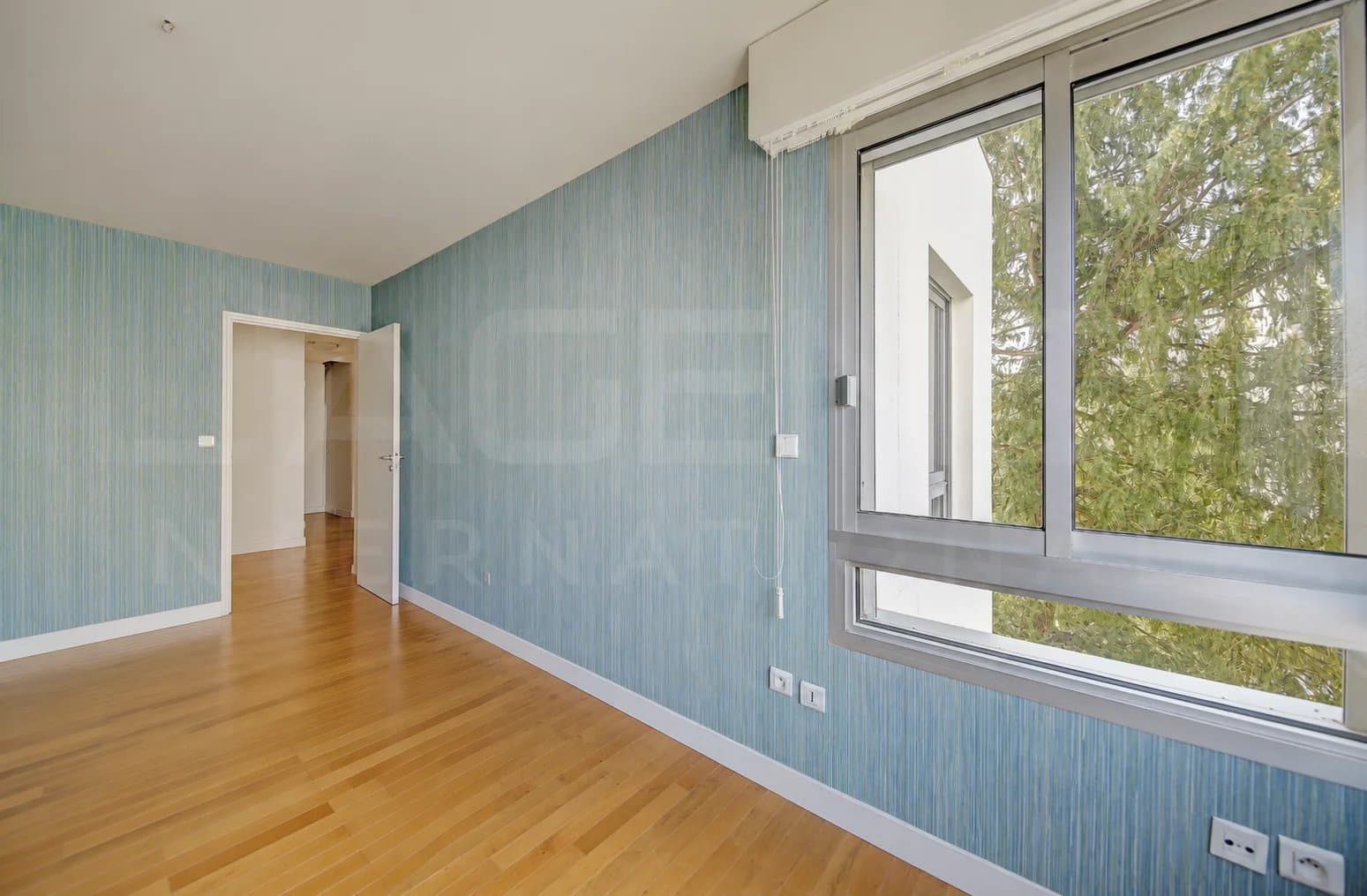 3-PIECE APARTMENT ON THE TOP FLOOR WITH CELLAR AND PARKING - Image 9