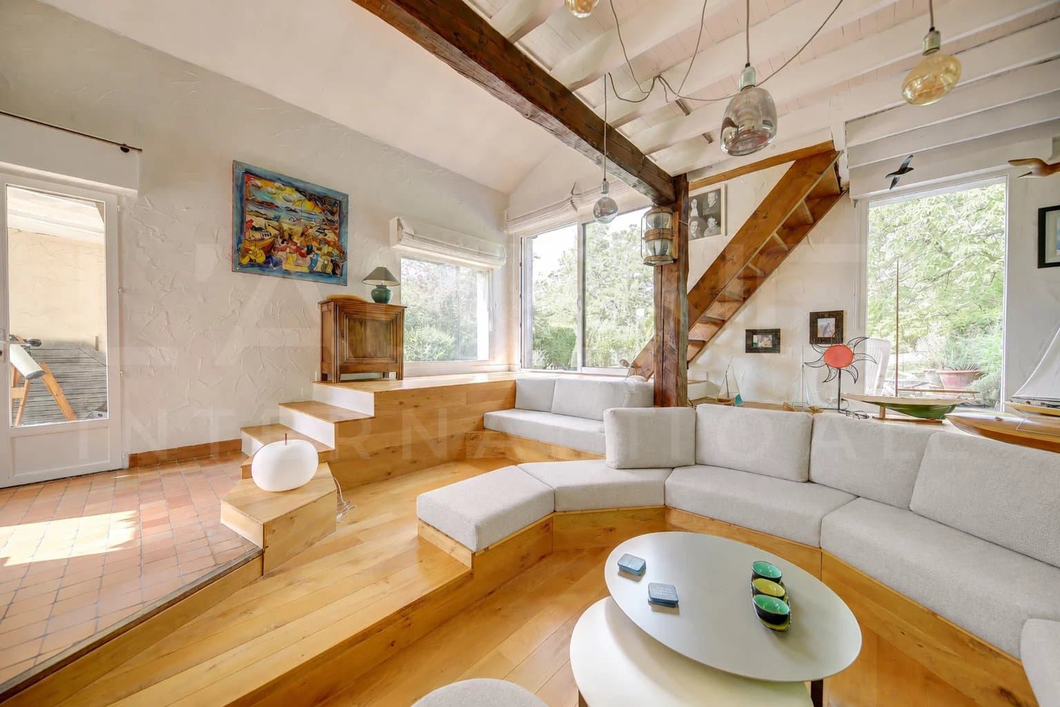 BEAUTIFUL PROPERTY WITH NICE LANDSCAPED GARDEN - Image 4